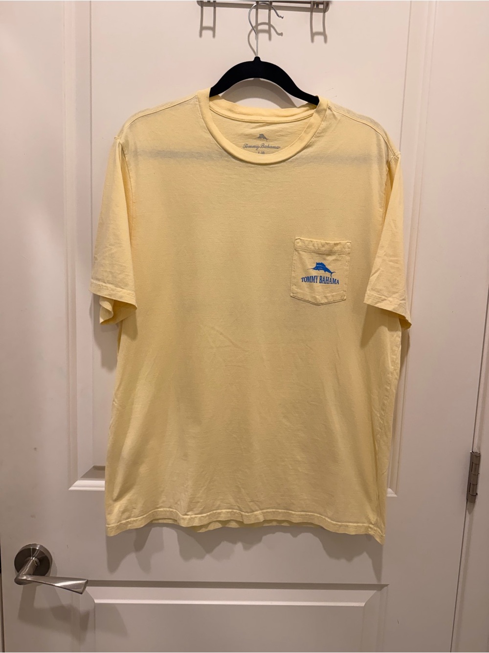 Tommy Bahama Nice Serve
T-Shirt Size L Yellow Cotton
Pocket Graphic